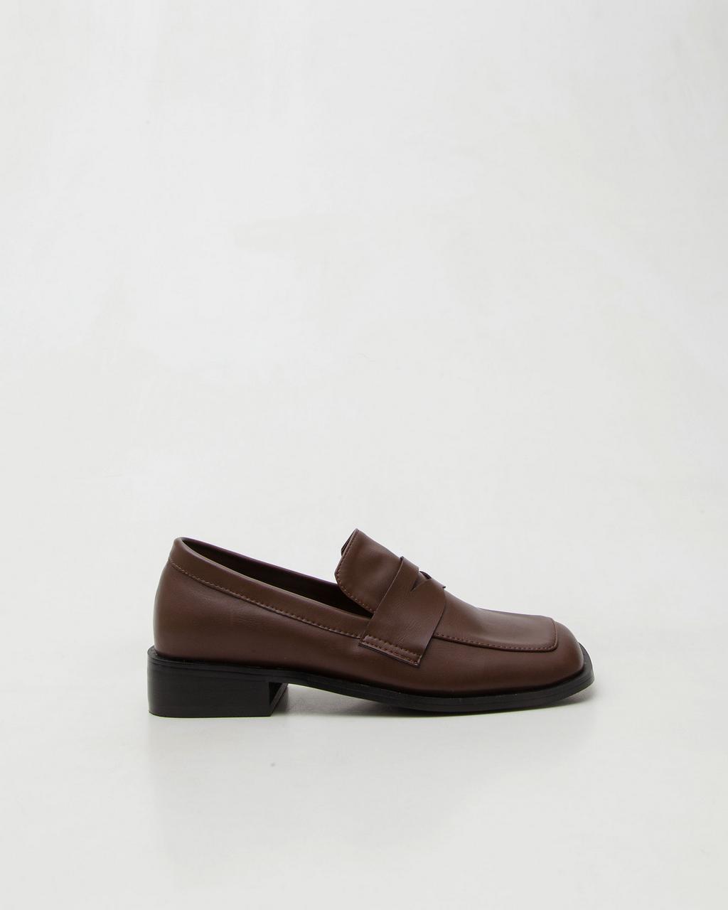 Date-001 - Brown()