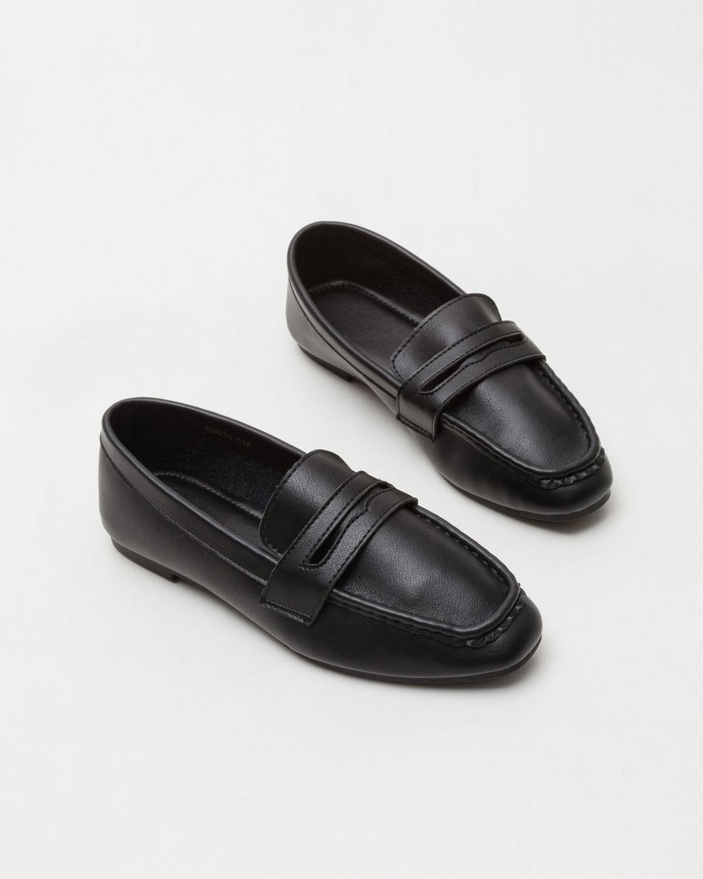 Pyne-01 - Black()