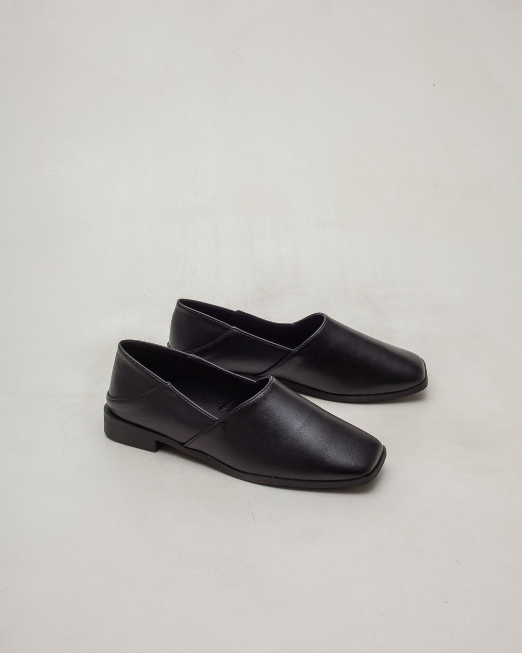 GLYD Demure-81 - Black()